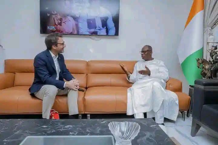 KORHOGO : L&rsquo;AMBASSADEUR DE SUISSE EN VISITE À LA MAIRIE, DE NOUVEAUX HORIZONS DE COOPÉRATION S&rsquo;OUVRENT